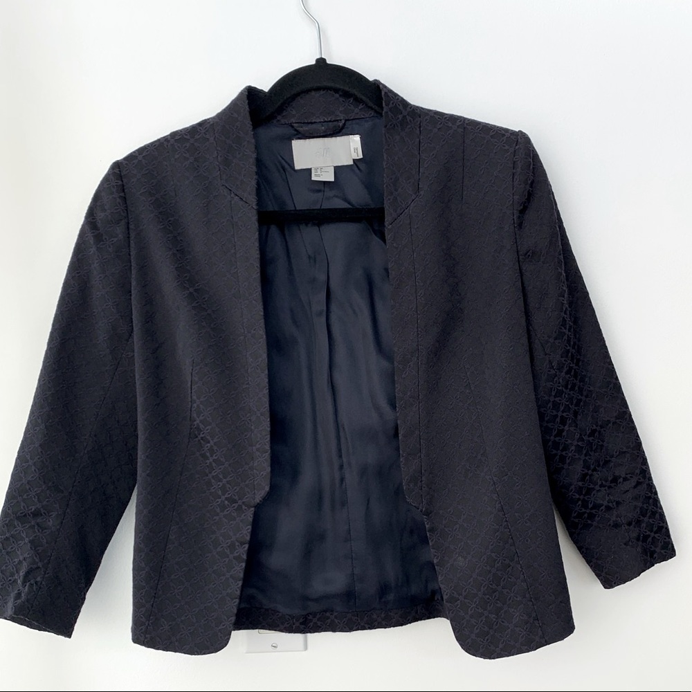 Collarless 3/4 sleeve blazer